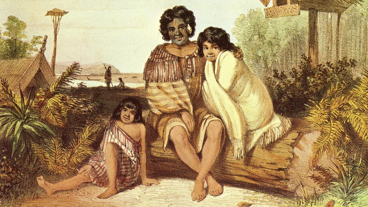 Värillinen piirros kolmesta ihmisestä istumassa puunrungon päällä maisemassa, jossa on puustoa, pensaita ja puisia rakennelmia.