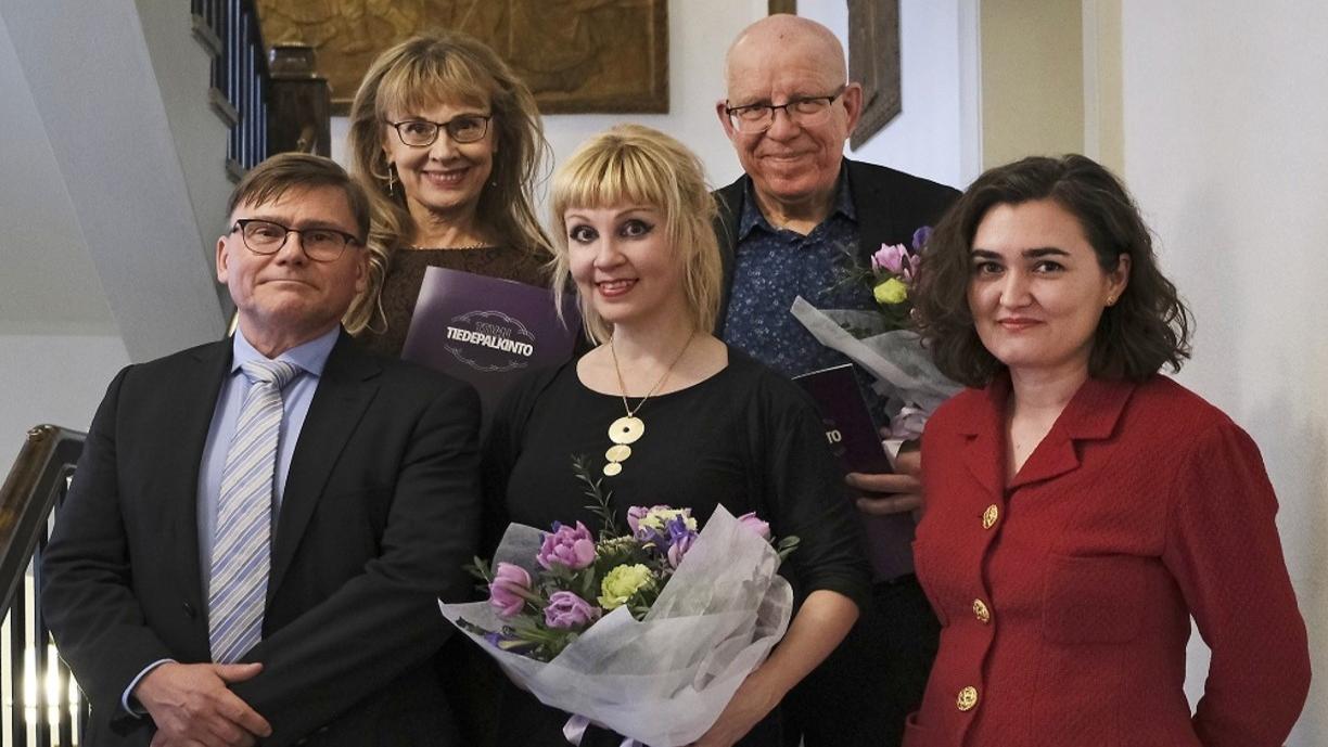 Tieteellisten seurain valtuuskunnan hallituksen puheenjohtaja Petri Karonen, Tapio Onnela ja Suomen musiikkitieteen seuraa edustavat Tuire Ranta-Myer, Milla Tiainen ja Meri Kytö.