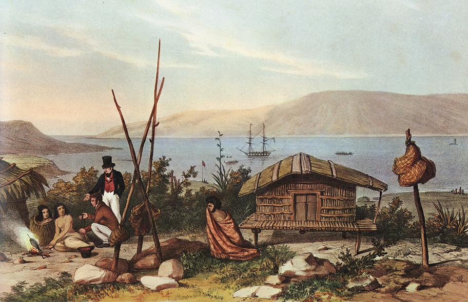 Värillinen piirros, jonka etualalla näkyy pari luonnonmateriaaleista rakennettua majaa, ryhmä paikallisia ihmisiä ja kaksi länsimaiseen asuun pukeutunutta miestä. Taustalla näkyy vettä ja vastarannan mäkistä maisemaa.